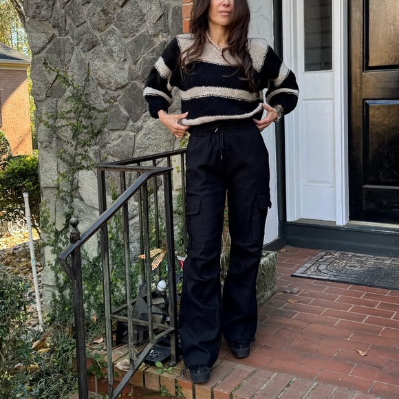 Black Pull on Cargo wide Leg Pants with Side pockets - Picture 3 of 6